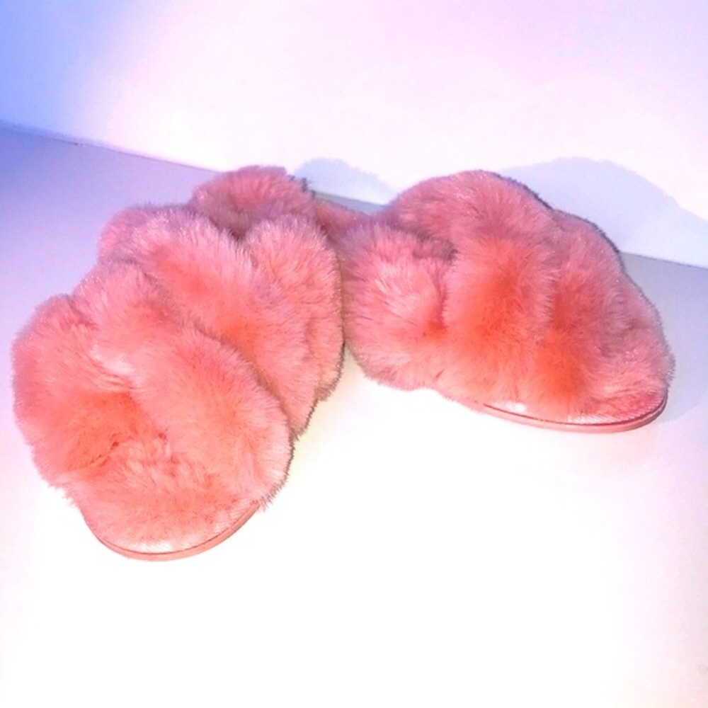 CHINESE LAUNDRY Soft Pink Slip-On Criss Cross Slipper/Sandals WOMEN’S 5-6 SMALL